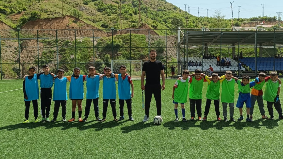 19 MAYIS GENÇLİK VE SPOR BAYRAMINA ÖZEL ERKEK FUTBOL TURNUVALARINA KATILIM SAĞLANDI..